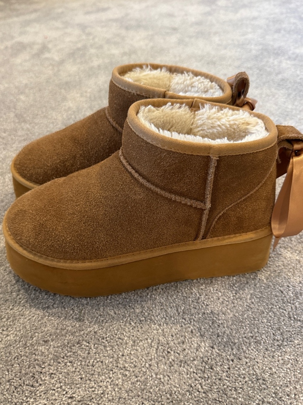 DREAM PAIRS Cozy Faux-Suede Platform Mini Boots - Brown.